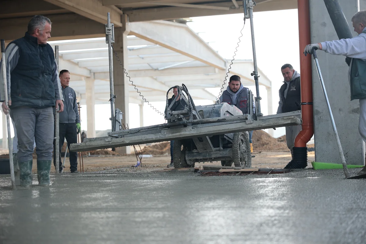 Laser screed concrete installation — photo 4